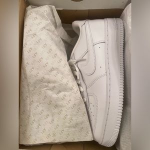 BRAND NEW AIR FORCE 1 7GS